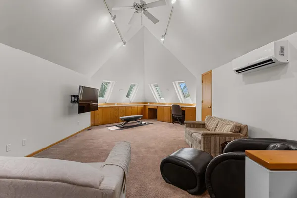 $865,000 | 2402 North Nottingham Court, Champaign, IL 61821