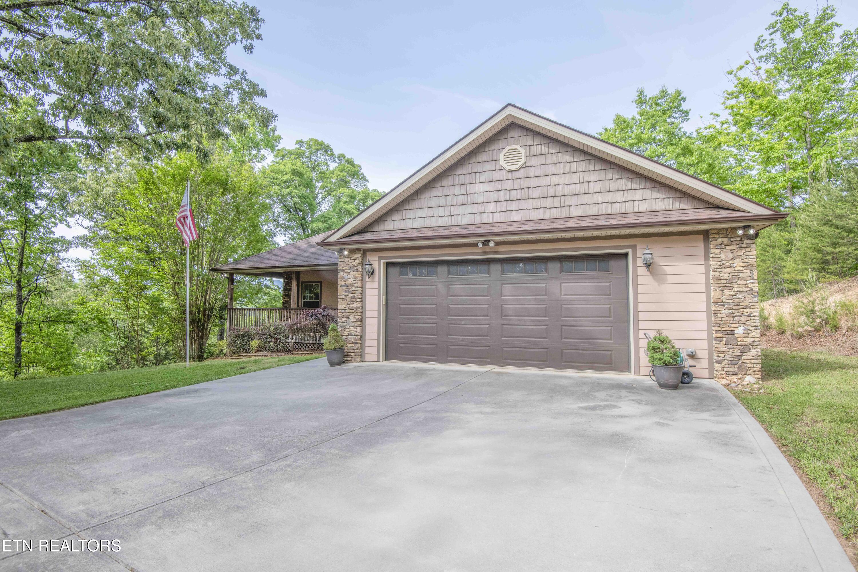 1033 Shell Mountain Road Sevierville, TN 37876 - Photo 4 of 60 Guest Parking