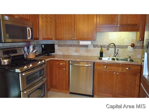 2069 Faringdon Road Springfield, IL 62702 - Photo 2 of 22