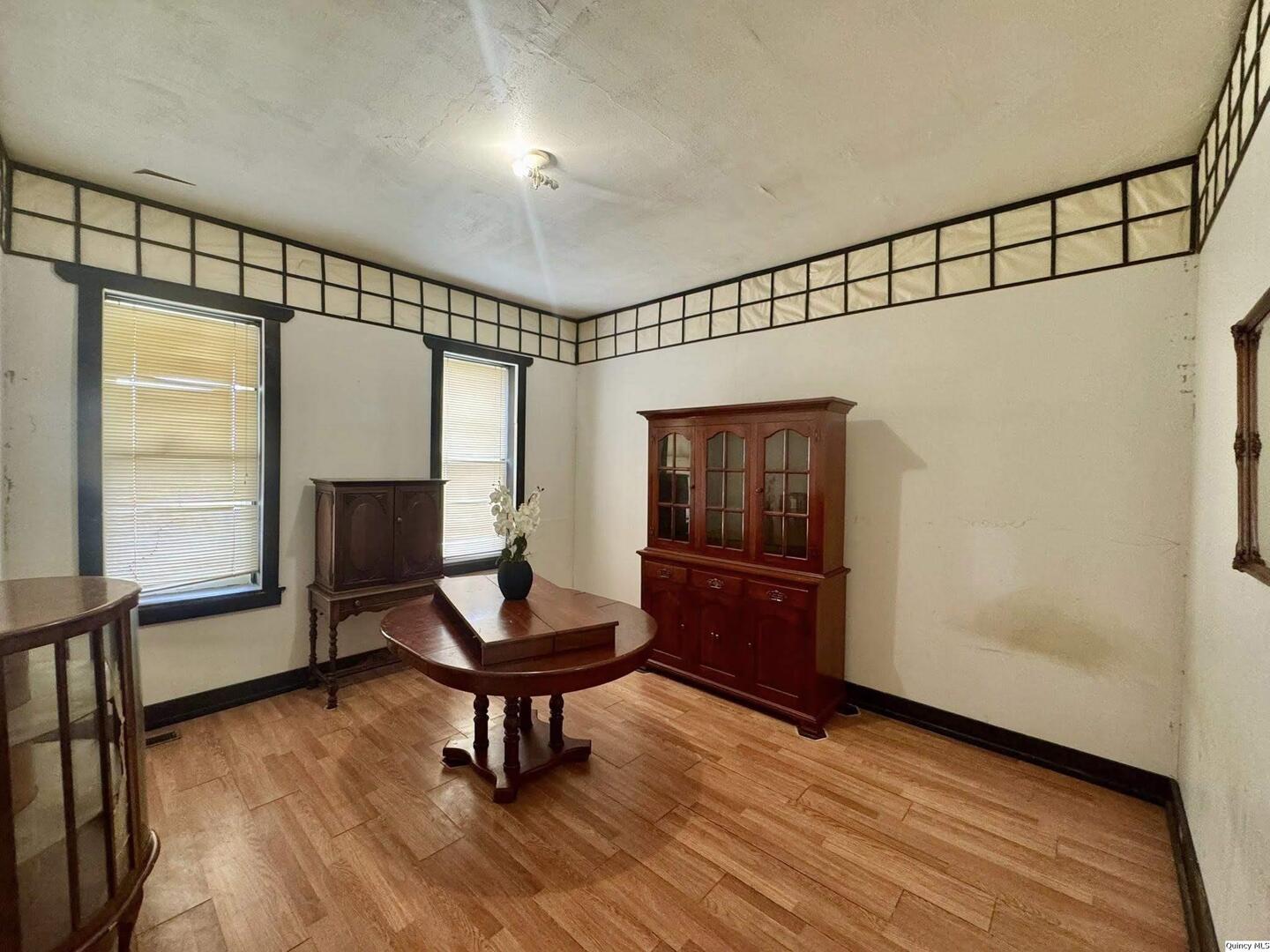 608 Adams Street Quincy, IL 62301 - Photo 4 of 19 a living room with furniture