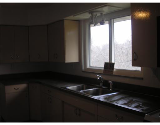 252 Ewings Mill Road Coraopolis, PA 15108 - Photo 3 of 10 Kitchen.