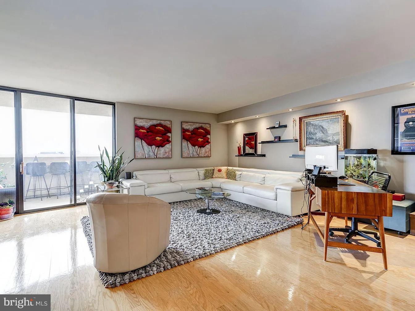 1101 South Arlington Ridge Road, Unit 913 Arlington, VA 22202 - Photo 4 of 39