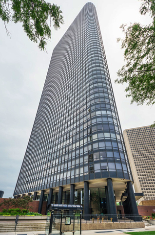 5415 North Sheridan Road, Unit 1806 Chicago, IL 60640 - Photo 1 of 38 a front view of a building