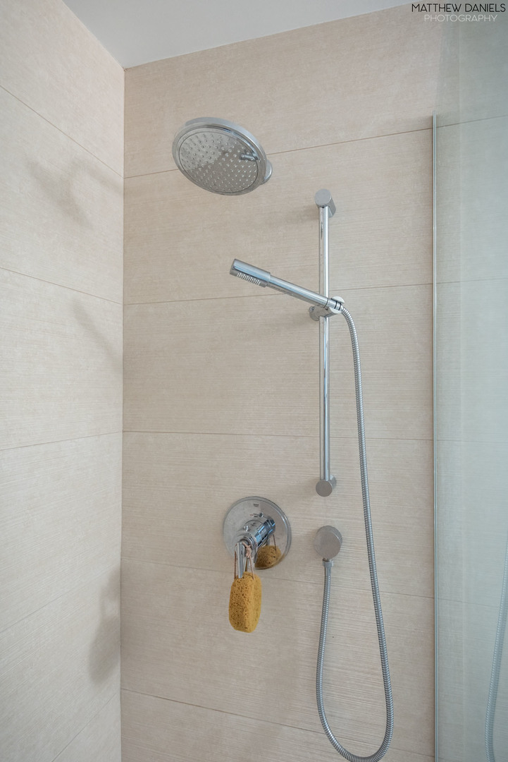 5415 North Sheridan Road, Unit 1806 Chicago, IL 60640 - Photo 20 of 38 a bathroom with a shower