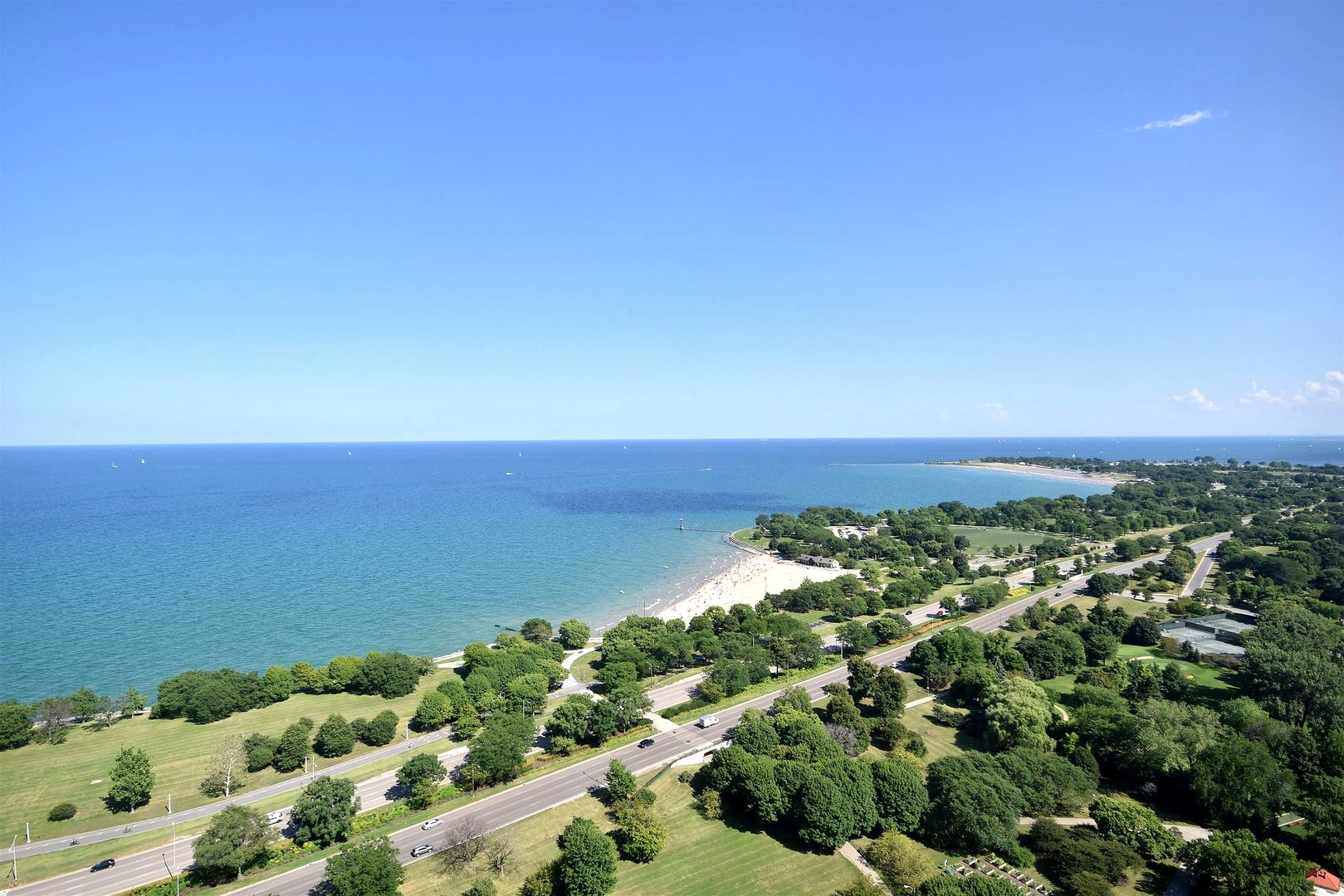 5415 North Sheridan Road, Unit 1806 Chicago, IL 60640 - Photo 9 of 38 an aerial view of a houses with a yard