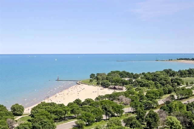 5415 North Sheridan Road, Unit 1806 Chicago, IL 60640 - Photo 10 of 38 an aerial view of a houses with a yard