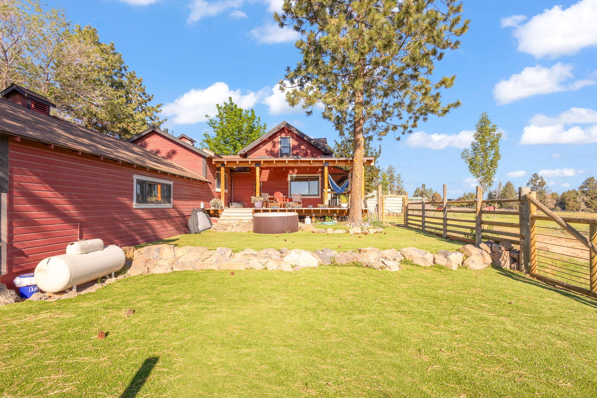 60360 Horse Butte Road Bend, OR 97702 - Photo 13 of 58 a view of a house with pool and ocean view