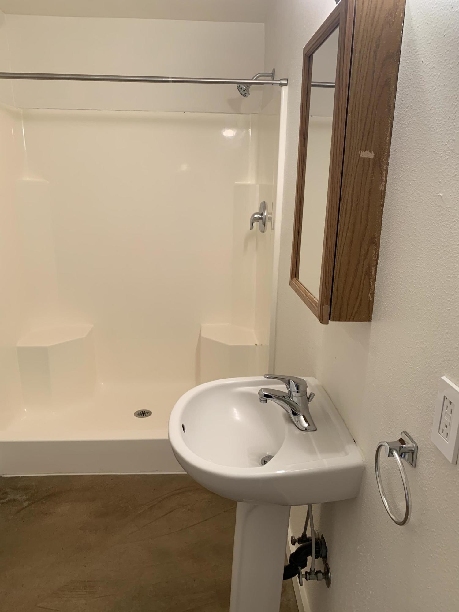 566 5th Street Metolius, OR 97741 - Photo 37 of 39 Bathroom