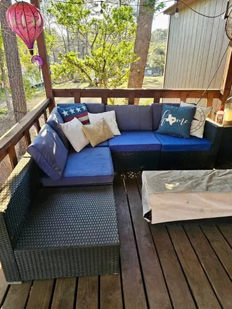 a view of sitting area with furniture
