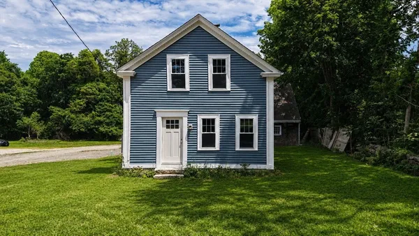 $3,300 | 267 Bakerville Road, Dartmouth, MA 02748