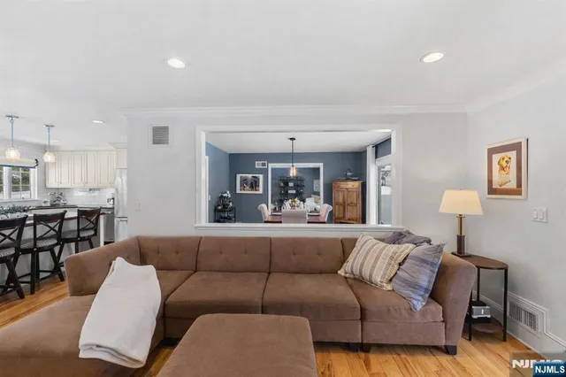 $899,000 | 2 Overbrook Place, Hillsdale, NJ 07642