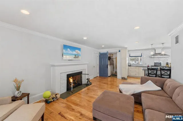 $899,000 | 2 Overbrook Place, Hillsdale, NJ 07642