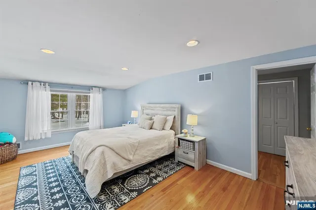 $899,000 | 2 Overbrook Place, Hillsdale, NJ 07642