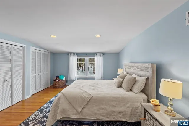 $899,000 | 2 Overbrook Place, Hillsdale, NJ 07642