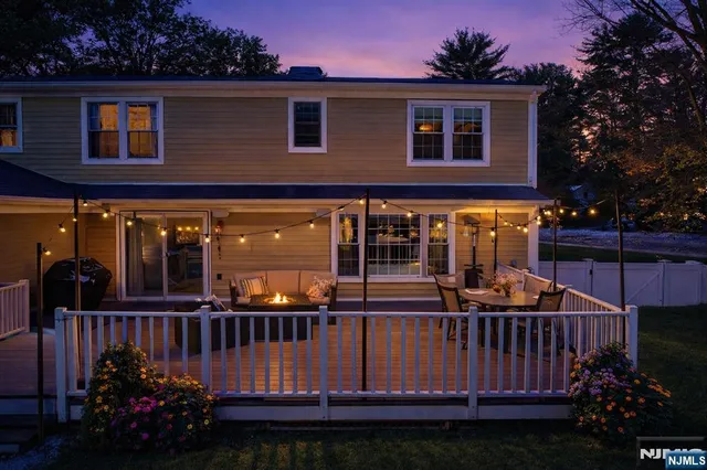 $899,000 | 2 Overbrook Place, Hillsdale, NJ 07642