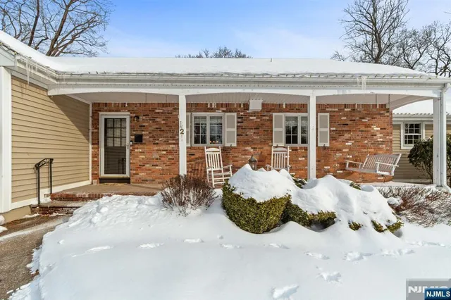 $899,000 | 2 Overbrook Place, Hillsdale, NJ 07642