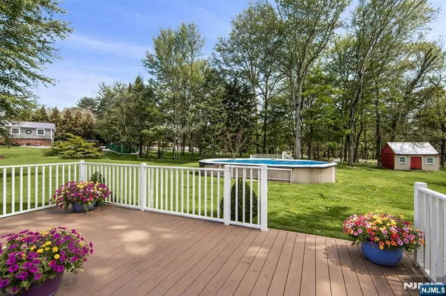 $899,000 | 2 Overbrook Place, Hillsdale, NJ 07642