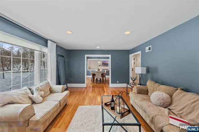 $899,000 | 2 Overbrook Place, Hillsdale, NJ 07642