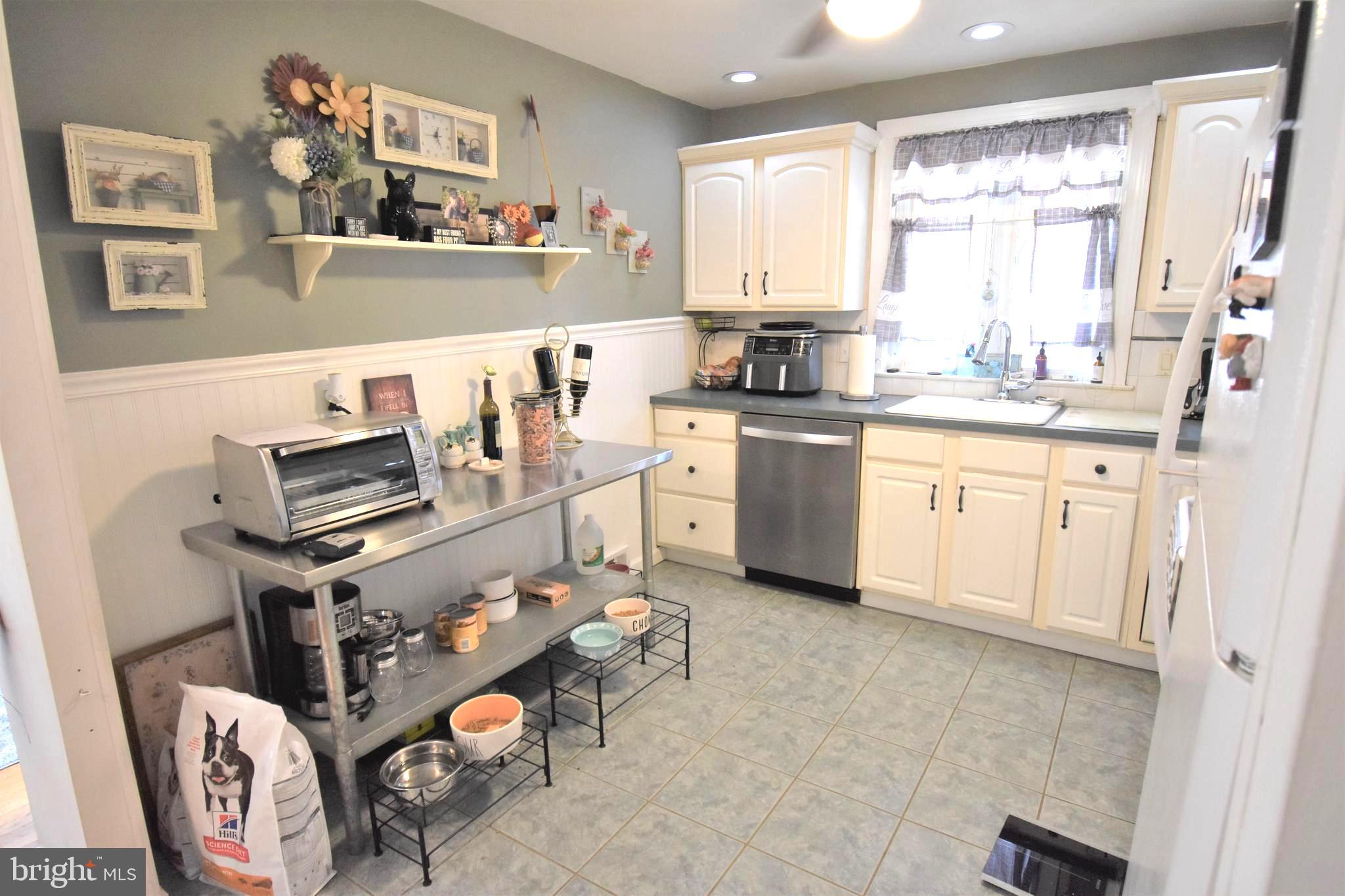 2925 Gelena Road Philadelphia, PA 19152 - Photo 11 of 31 Gallery Image 11