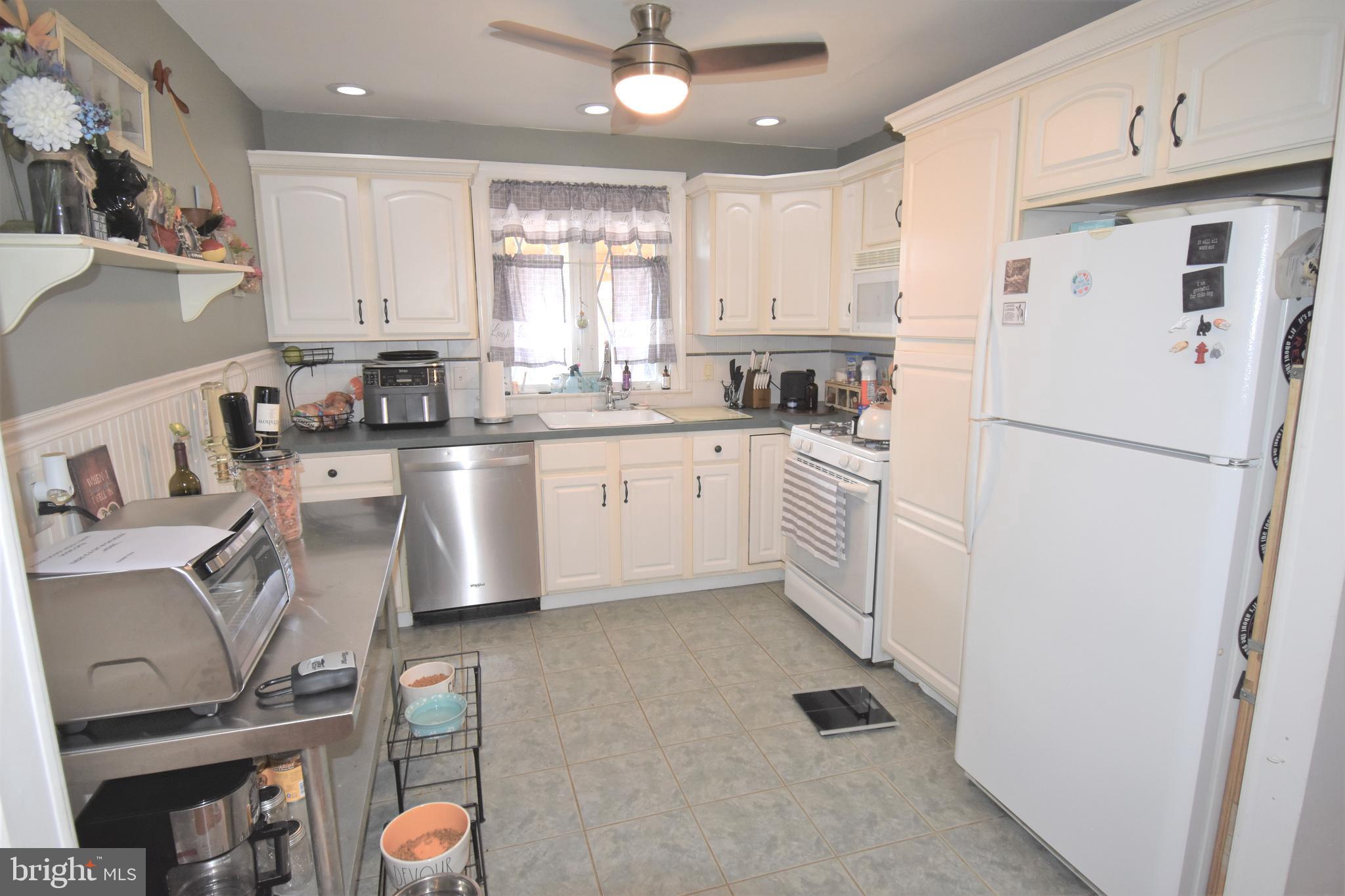 2925 Gelena Road Philadelphia, PA 19152 - Photo 10 of 31 Gallery Image 10