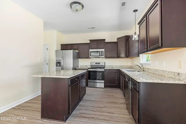 $2,100 | 401 Gavin's Run, Sneads Ferry, NC 28460