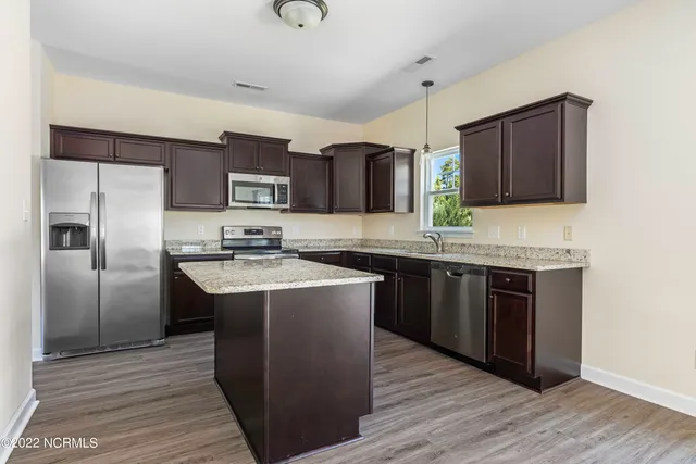 $2,100 | 401 Gavin's Run, Sneads Ferry, NC 28460