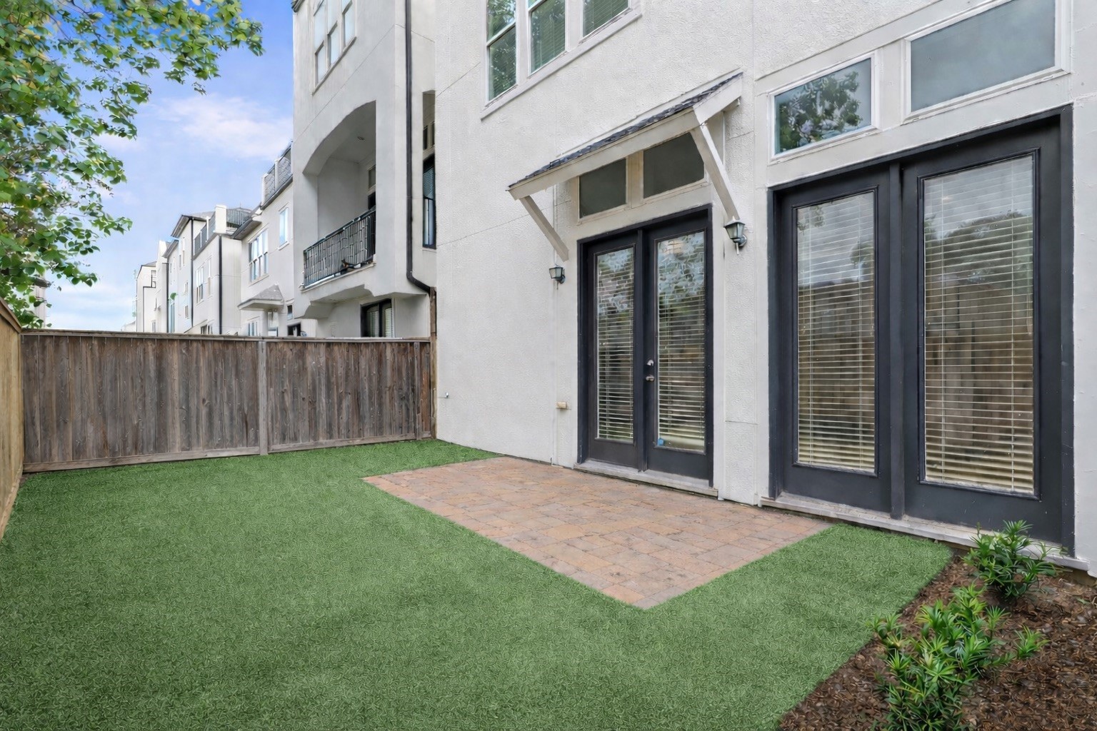 5621 Cohn Meadow Lane Houston, TX 77007 - Photo 26 of 35 Newly installed turf in the private backyard
