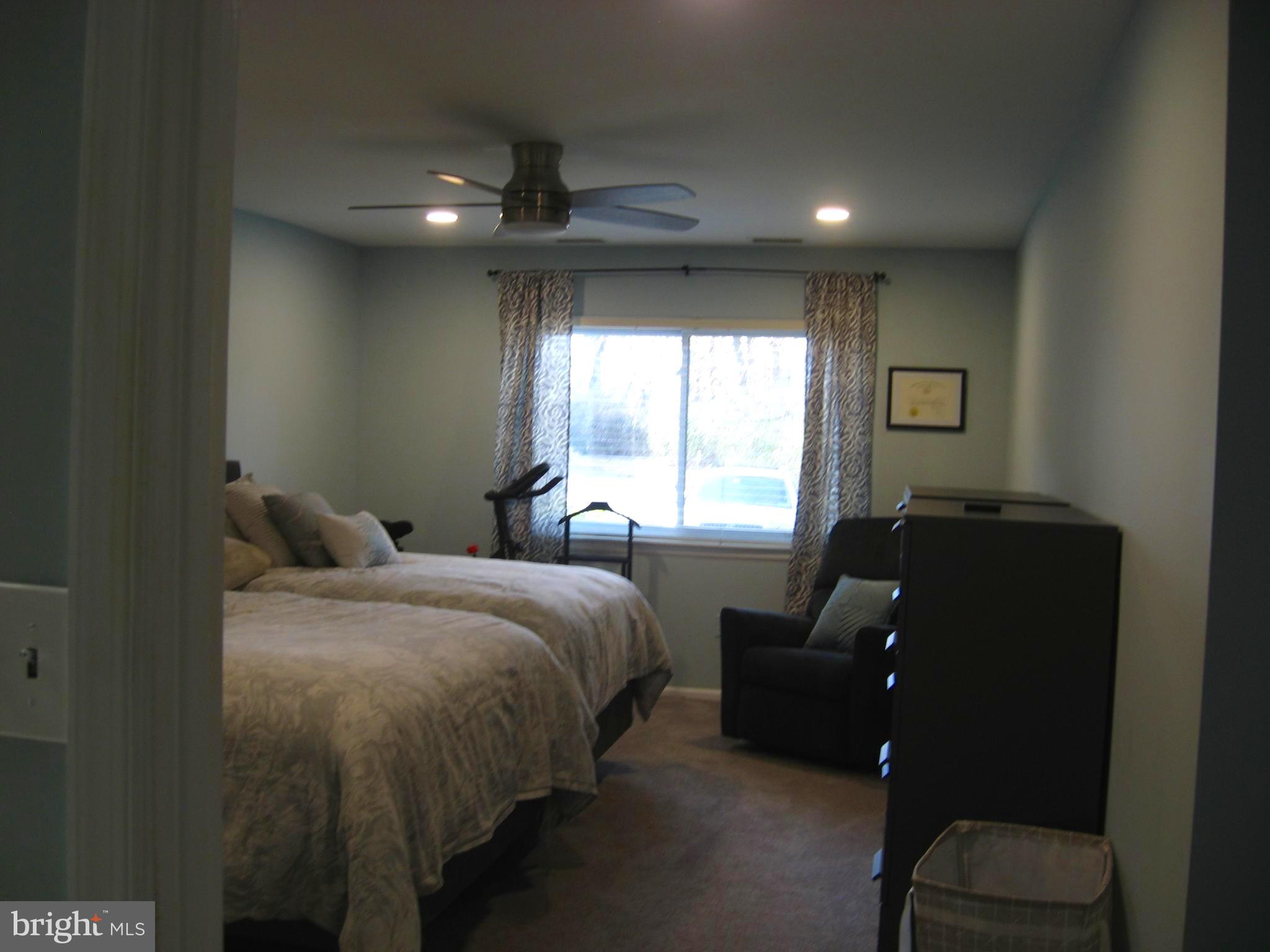 2901 Fallstaff Road, Unit 102 Baltimore, MD 21209 - Photo 14 of 28 Huge en suite bedroom!!