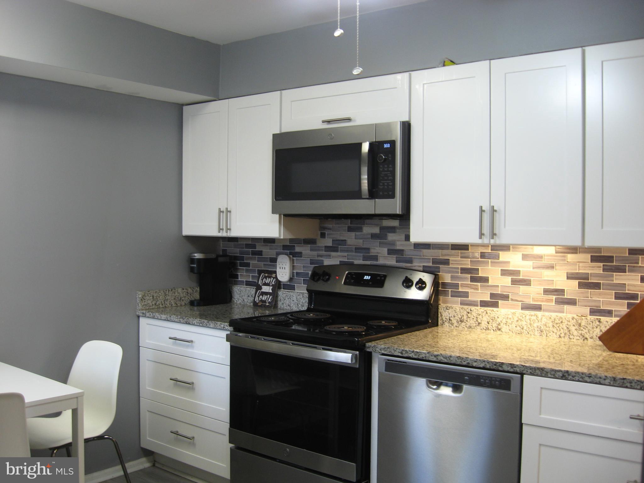 2901 Fallstaff Road, Unit 102 Baltimore, MD 21209 - Photo 4 of 28 Stainless steel appliances!