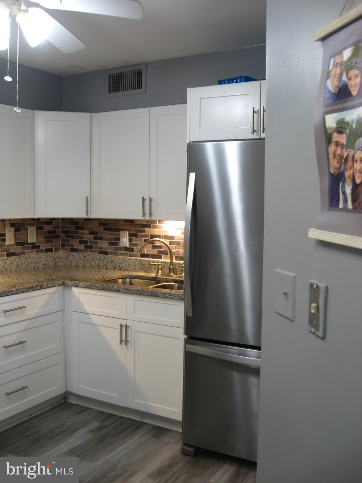 2901 Fallstaff Road, Unit 102 Baltimore, MD 21209 - Photo 5 of 28 Granite Counter tops!