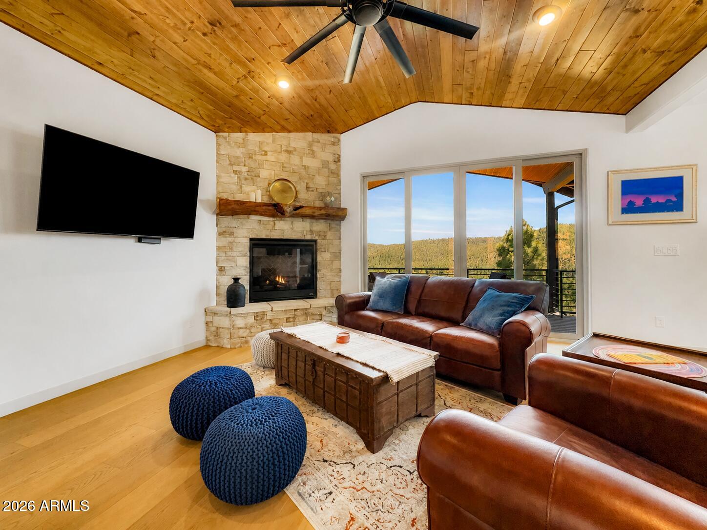 9155 Tomahawk Trail Pine, AZ 85544 - Photo 5 of 39 Living Area 1