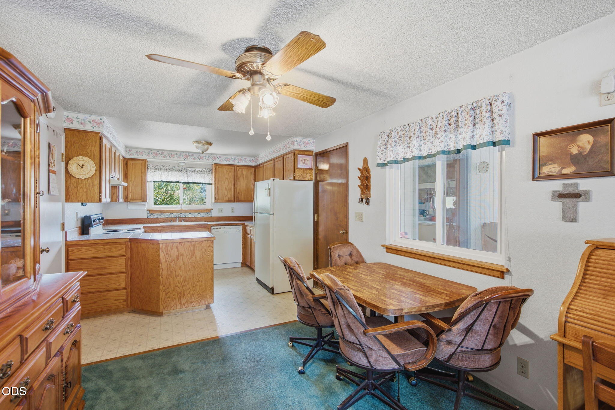 103 Brookside Court Rogue River, OR 97537 - Photo 6 of 27 a living room with furniture a dining table and chairs with kitchen view