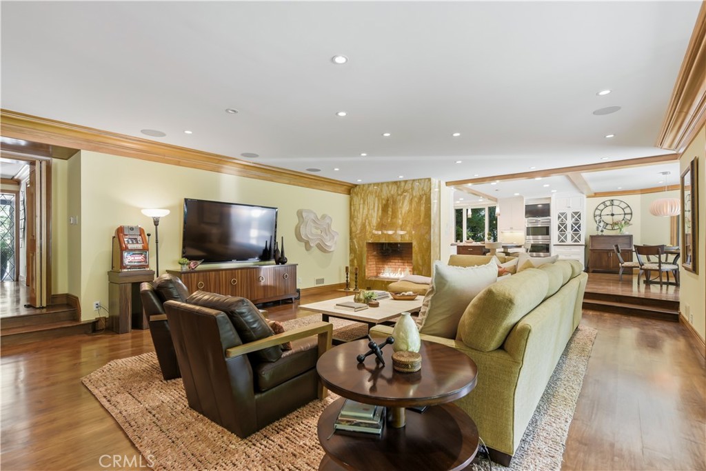 15946 Woodvale Road Encino, CA 91436 - Photo 9 of 51