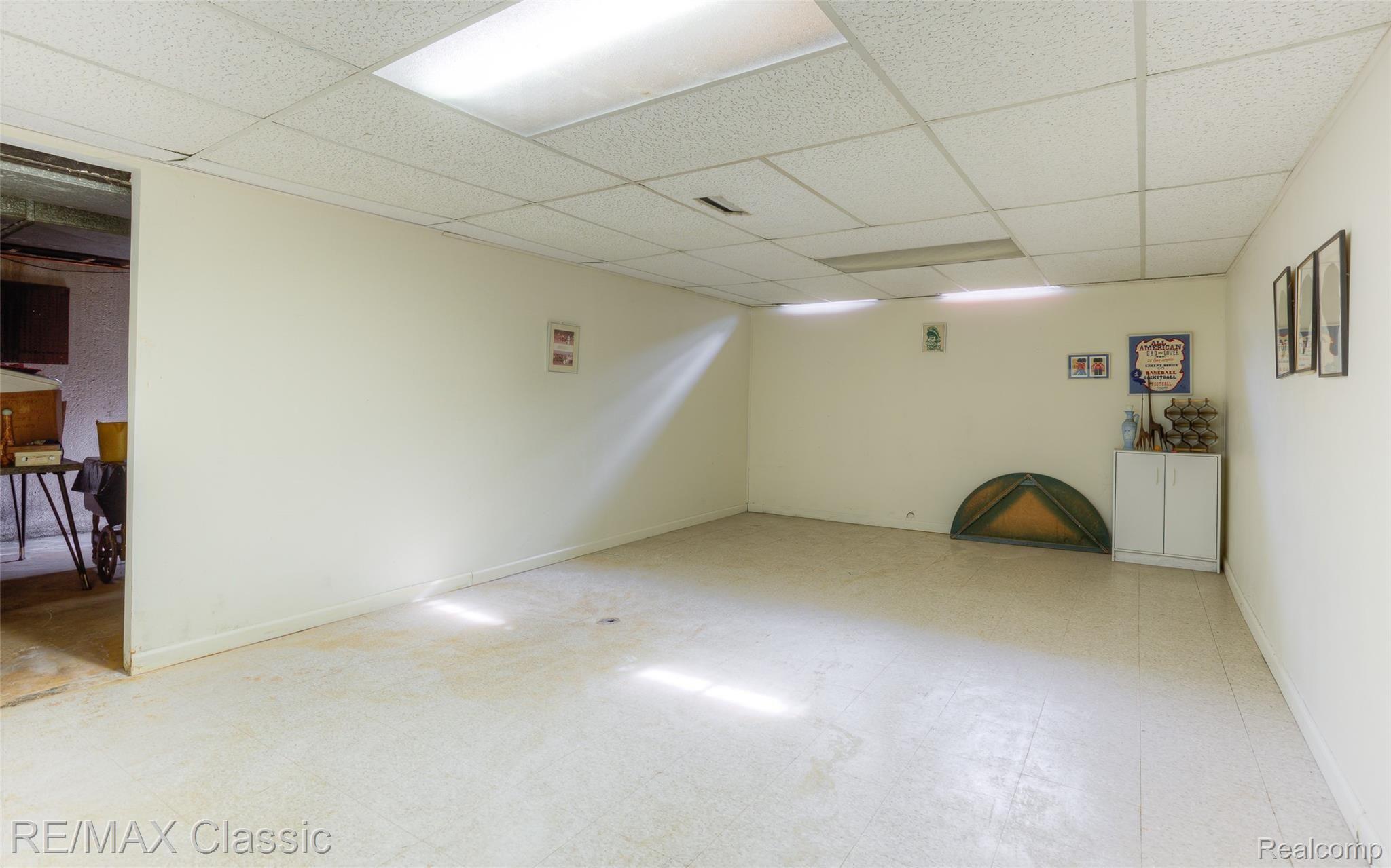 21020 Andover Road Southfield, MI 48076 - Photo 19 of 43 21020 andover interiors (17).jpg