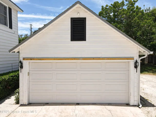 a view of a garden with a tree