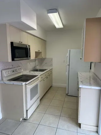 $1,700 | 375 East 4th Street, Unit 4, Hialeah, FL 33010