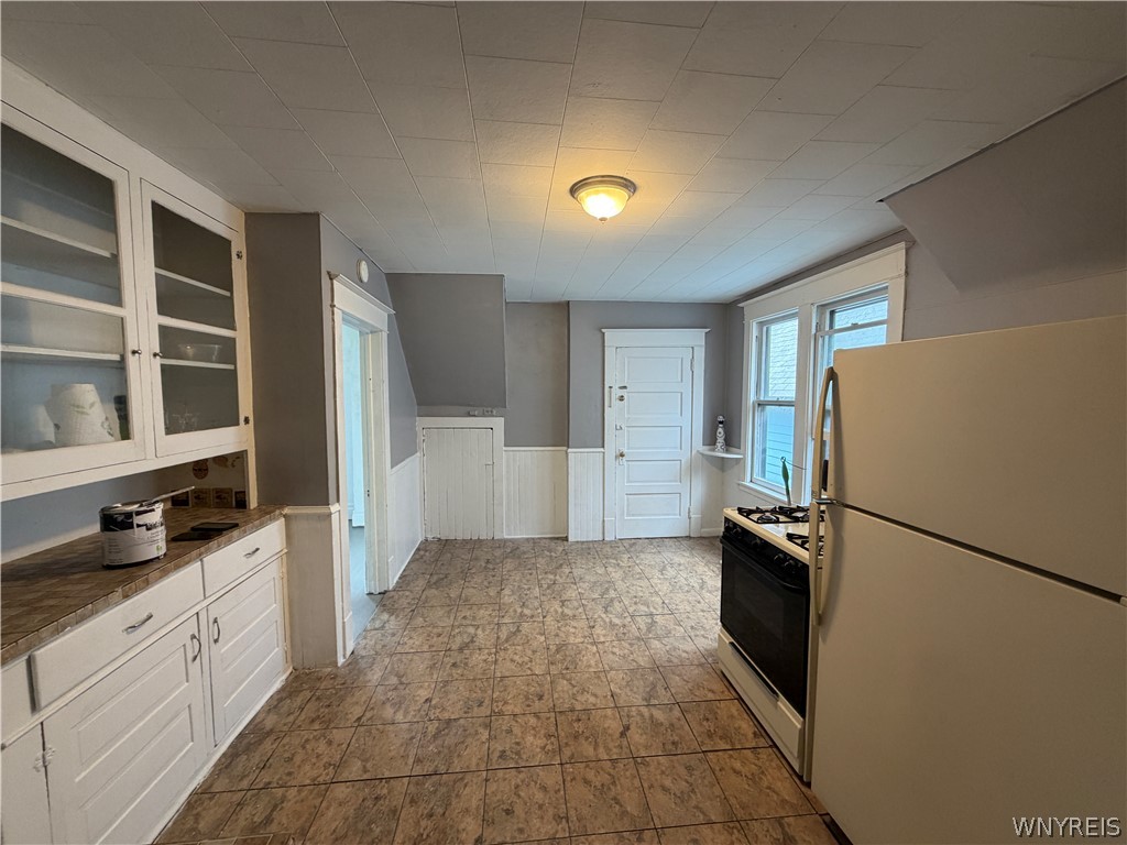 49 15th Street Buffalo, NY 14213 - Photo 12 of 17