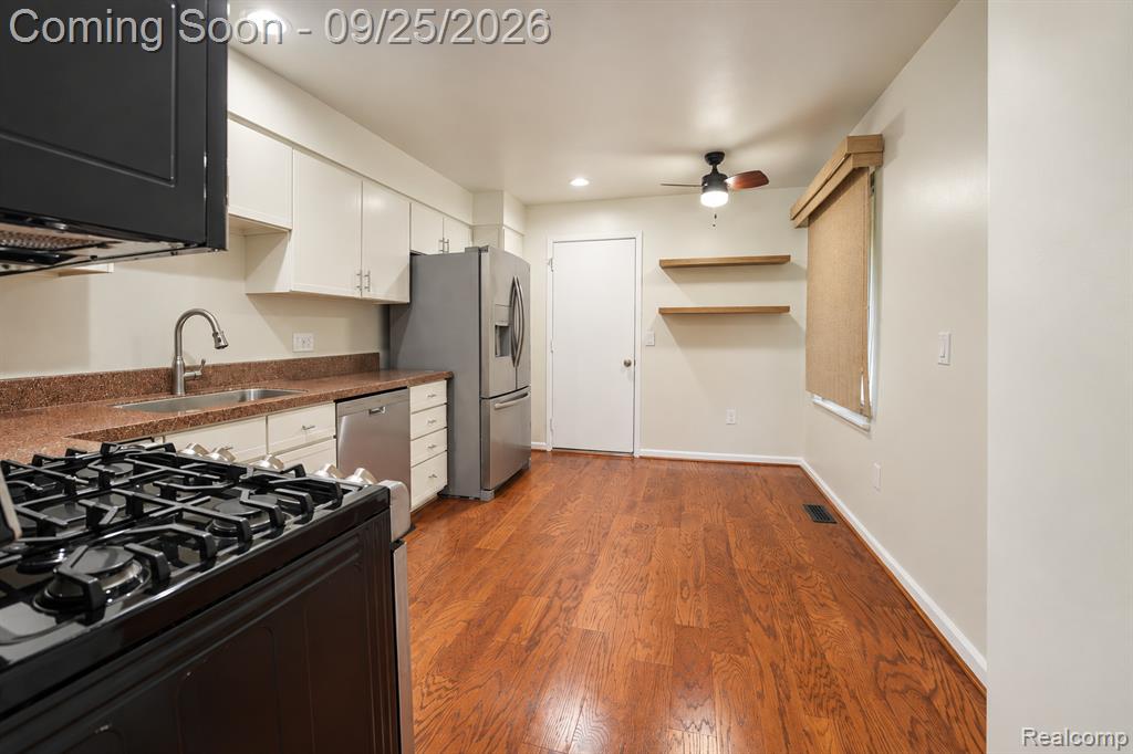 538 Tennyson Rochester Hills, MI 48307 - Photo 6 of 24 Gallery Image 6
