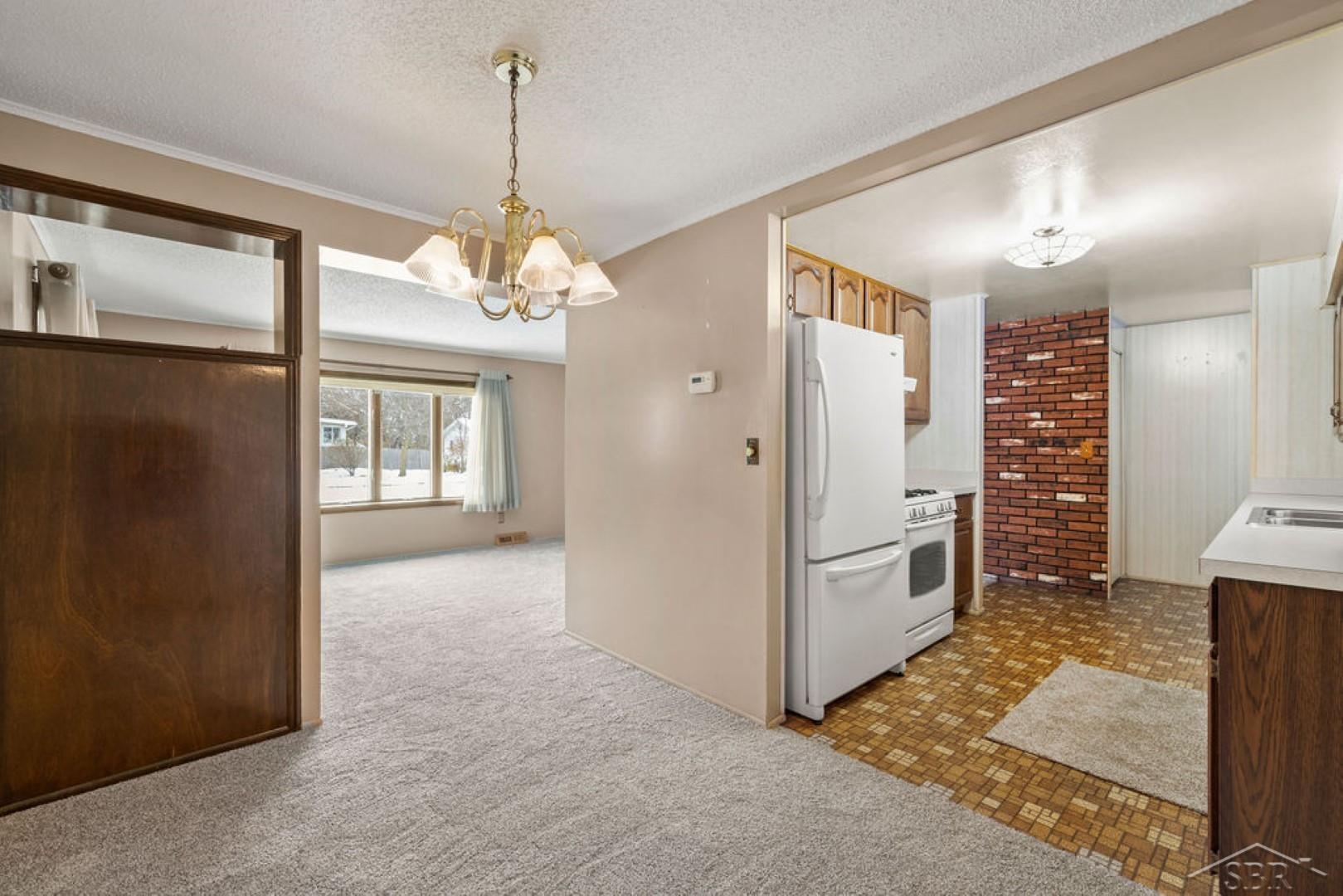 4915 Cherokee Road Saginaw, MI 48604 - Photo 17 of 31 50096377-16.JPG