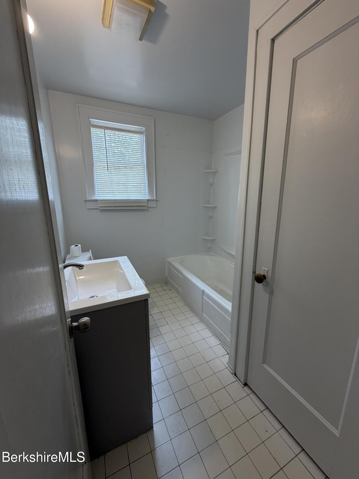 19 Upland Road Pittsfield, MA 01201 - Photo 4 of 17 IMG_0663