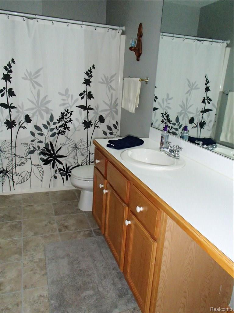 4101 East Clyde Road Howell, MI 48855 - Photo 18 of 44 ENTRY FULL BATH