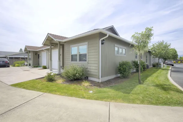 $259,999 | 741 Southwest Kinsington Court, Grants Pass, OR 97526