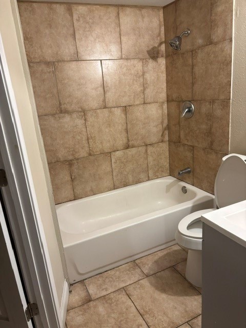 153 Tidwell Road Houston, TX 77022 - Photo 10 of 16 Middle rr Full tub