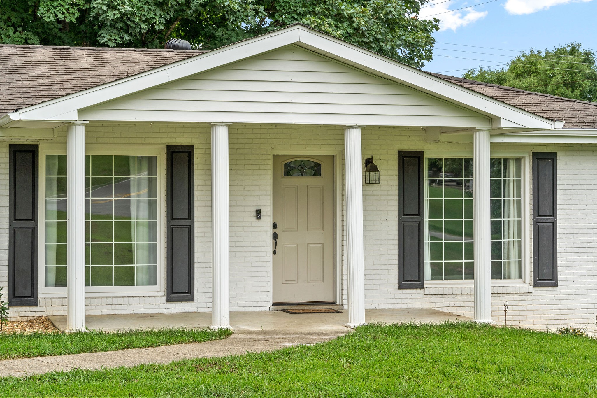 370 Rossview Road Clarksville, TN 37043 - Photo 2 of 28 Gallery Image 2