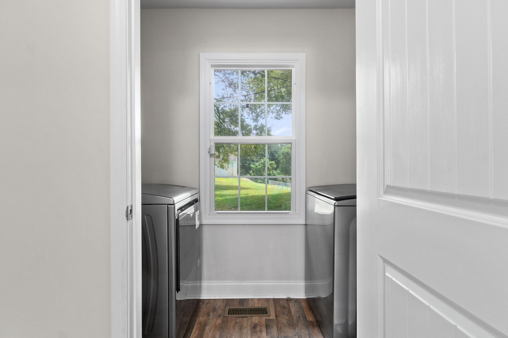 370 Rossview Road Clarksville, TN 37043 - Photo 11 of 28 Gallery Image 11