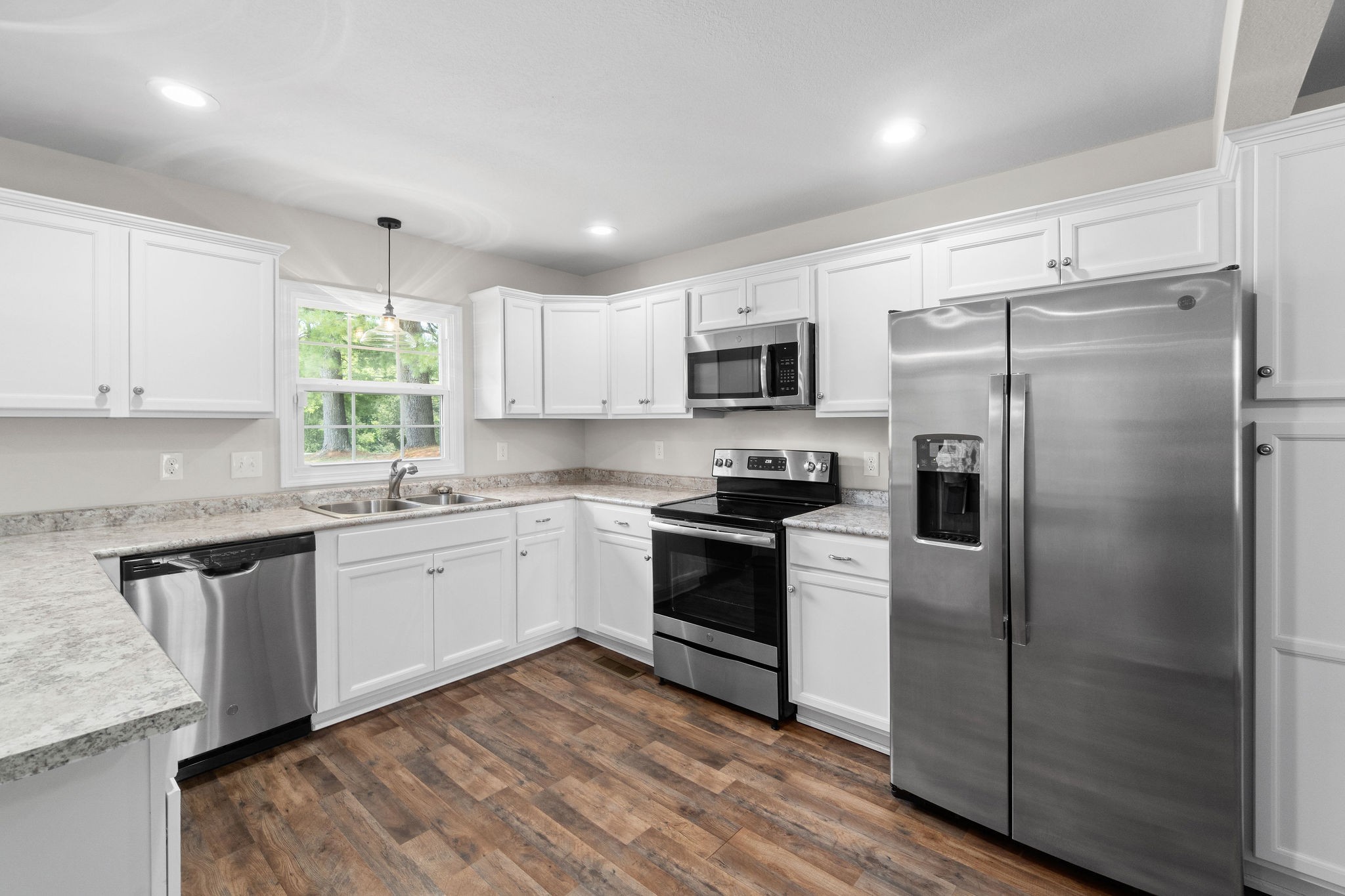 370 Rossview Road Clarksville, TN 37043 - Photo 4 of 28 Gallery Image 4