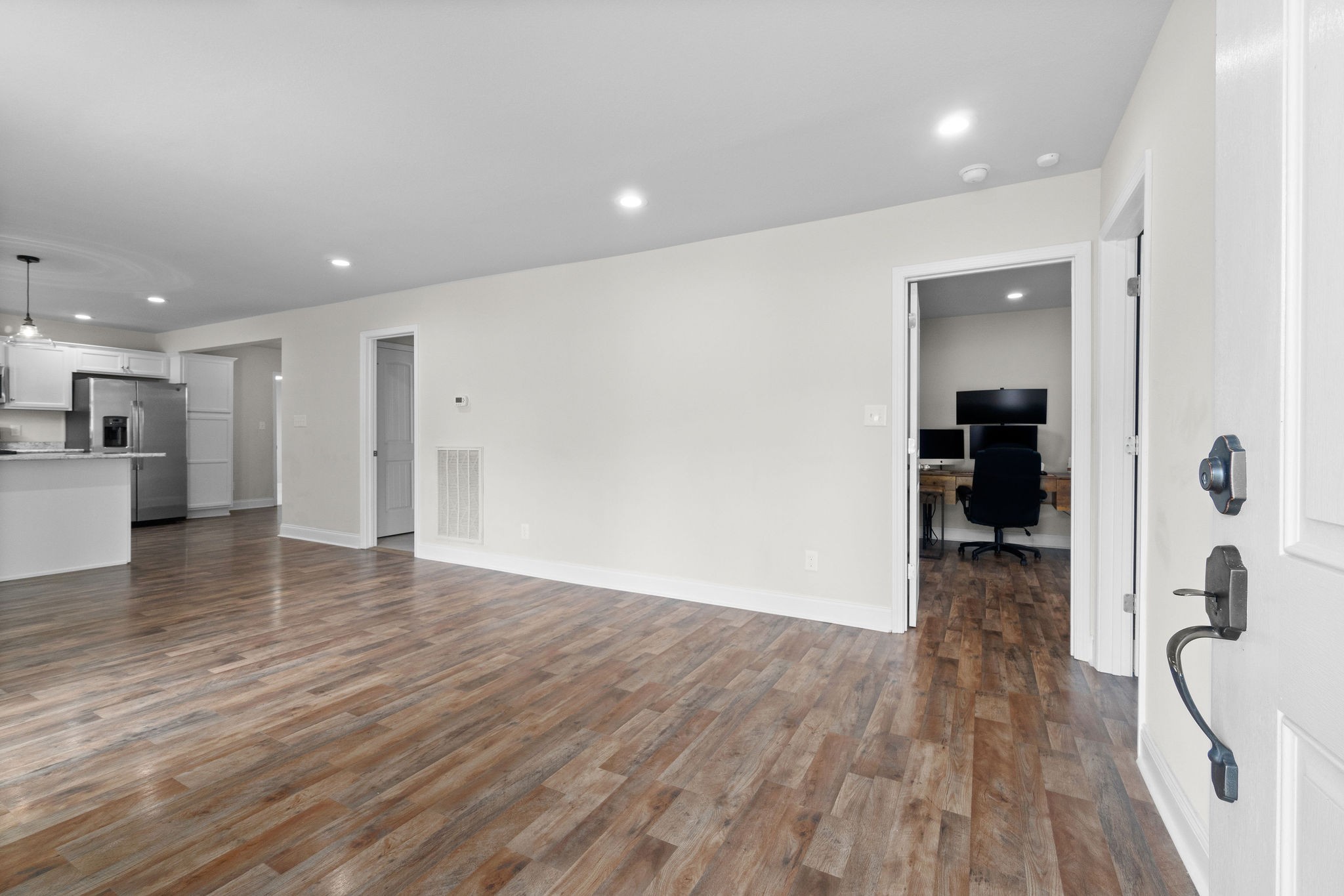 370 Rossview Road Clarksville, TN 37043 - Photo 7 of 28 Gallery Image 7