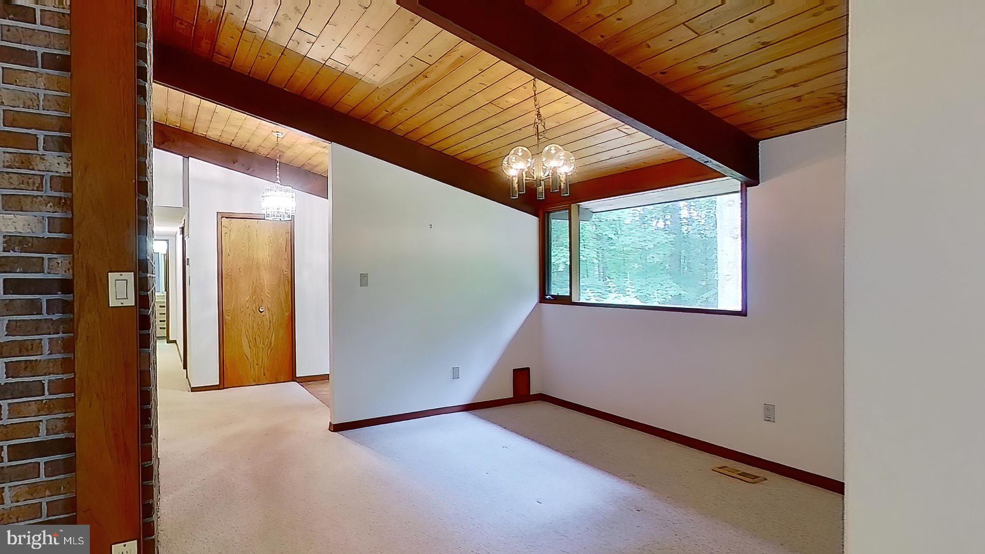 9218 Jeffery Road Great Falls, VA 22066 - Photo 11 of 40 Gallery Image 11
