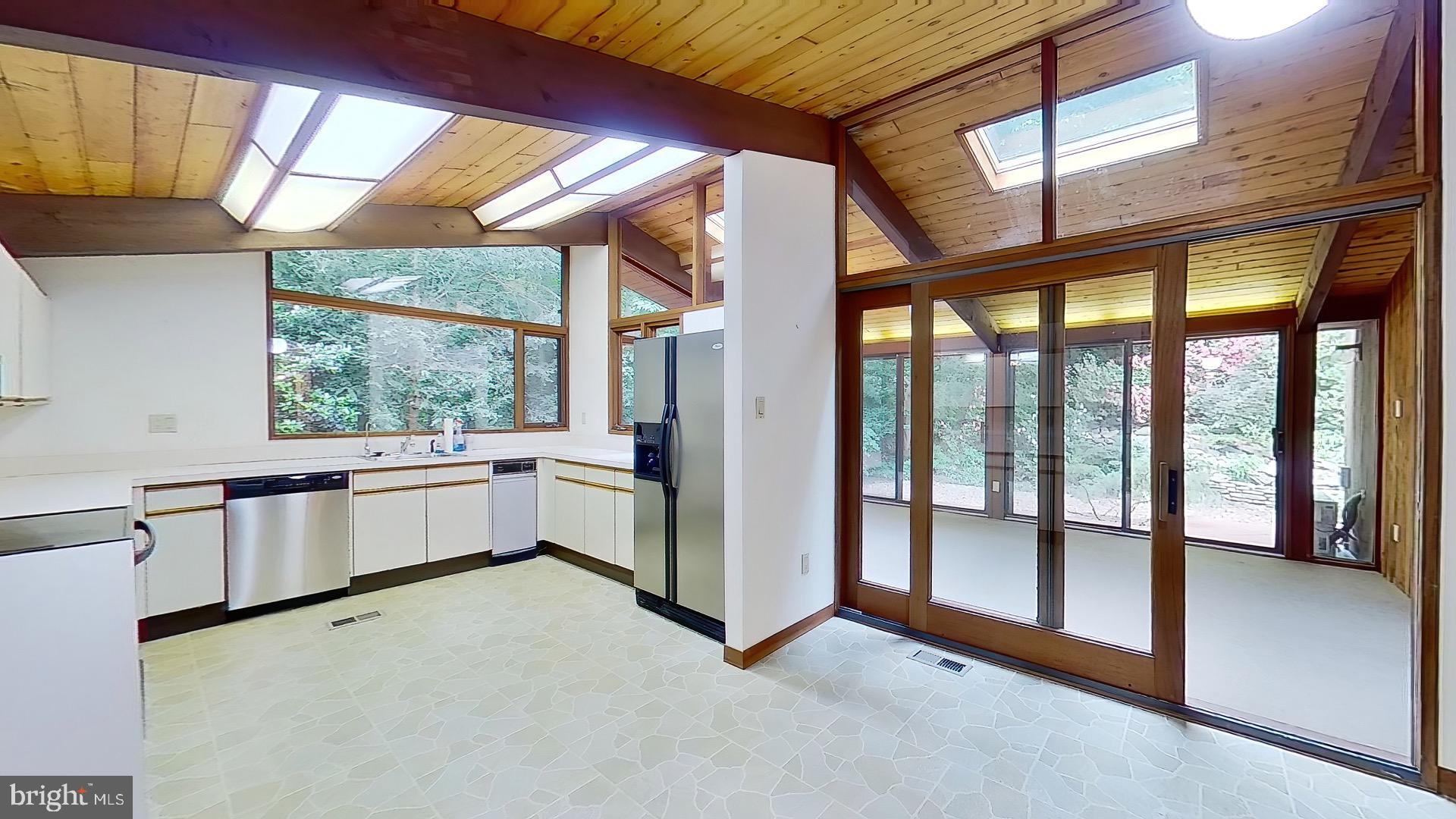 9218 Jeffery Road Great Falls, VA 22066 - Photo 15 of 40 Gallery Image 15