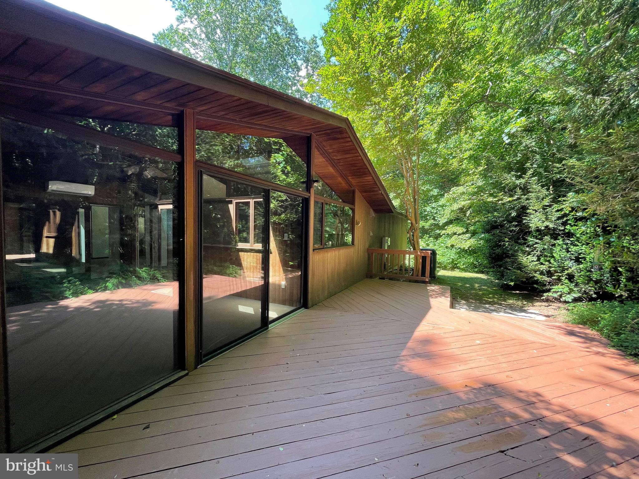 9218 Jeffery Road Great Falls, VA 22066 - Photo 36 of 40 Gallery Image 36